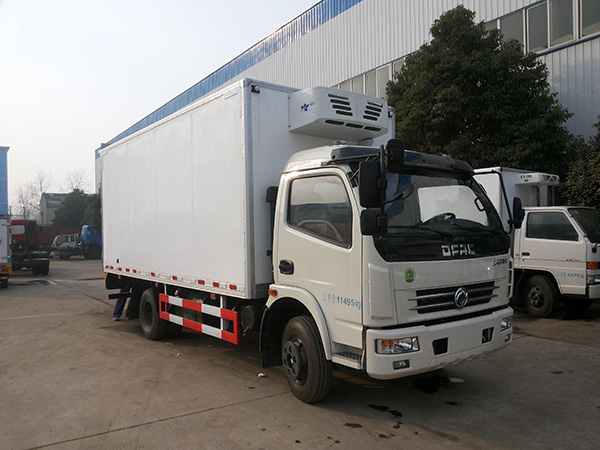 東風(fēng)多利卡5米貨廂冷藏車 東風(fēng)多利卡5米貨廂冷藏車