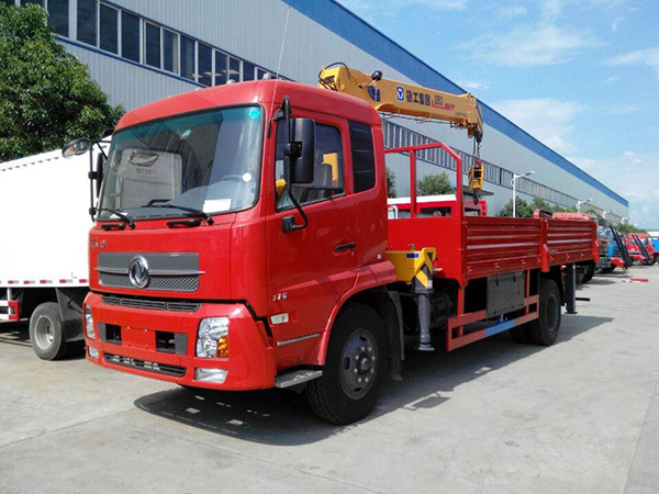 東風天錦5.8米隨車吊 東風天錦5.8米隨車吊