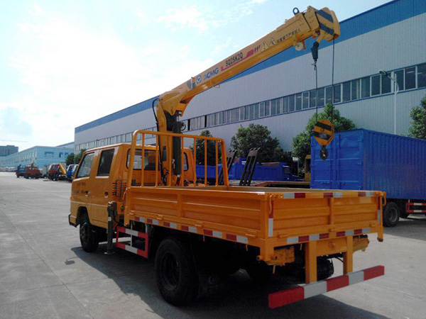 東風(fēng)雙排座2.5米隨車(chē)吊 東風(fēng)雙排座2.5米隨車(chē)吊