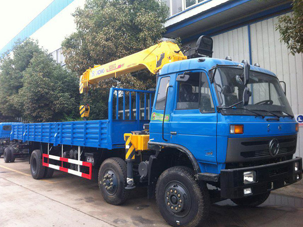 東風(fēng)前四后四輪8.5米隨車吊 東風(fēng)前四后四輪8.5米隨車吊