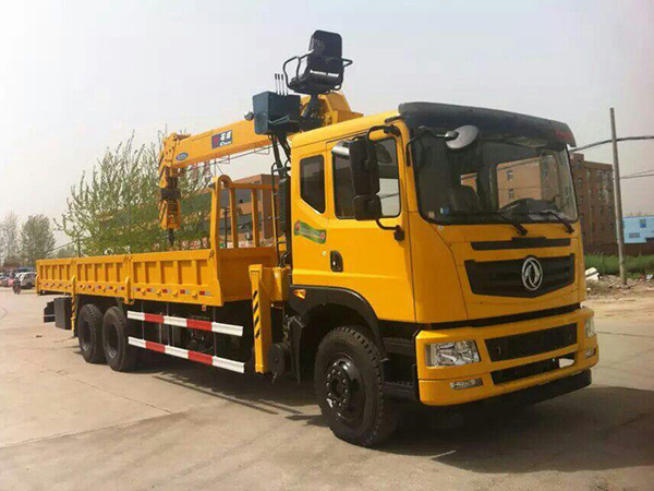 東風(fēng)后雙橋8.5米隨車吊 東風(fēng)后雙橋8.5米隨車吊