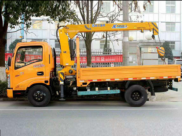 唐駿3.5米貨廂藍(lán)牌隨車(chē)吊 唐駿3.5米貨廂藍(lán)牌隨車(chē)吊