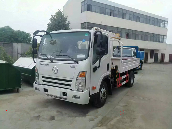 小型大運3.2噸藍牌隨車吊