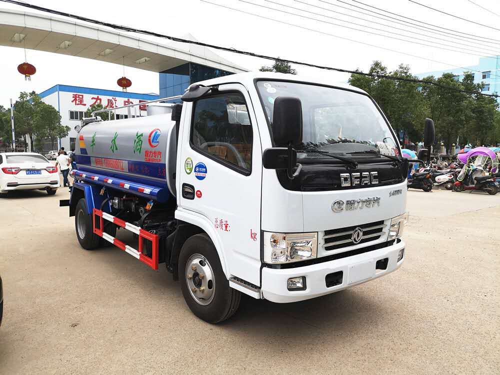 東風(fēng)多利卡5噸灑水車
