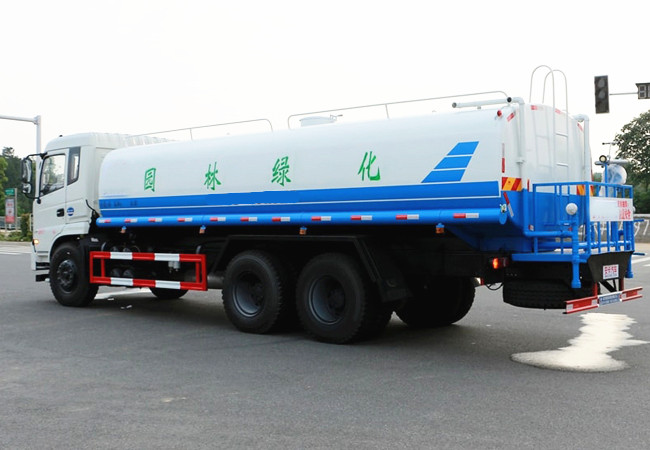 東風專用底盤后雙橋灑水車