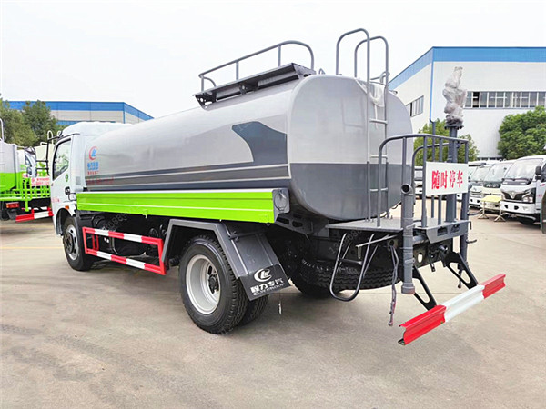 新款東風8.5噸灑水車