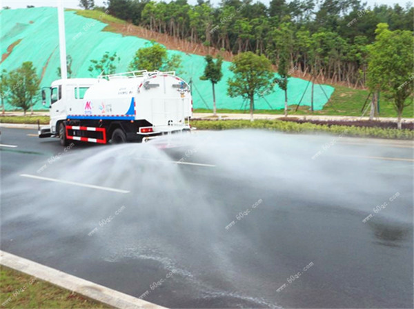 東風(fēng)天錦高壓路面清洗車 東風(fēng)天錦高壓路面清洗車