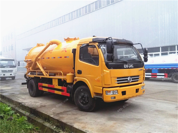 東風(fēng)多利卡D7吸污車(chē)